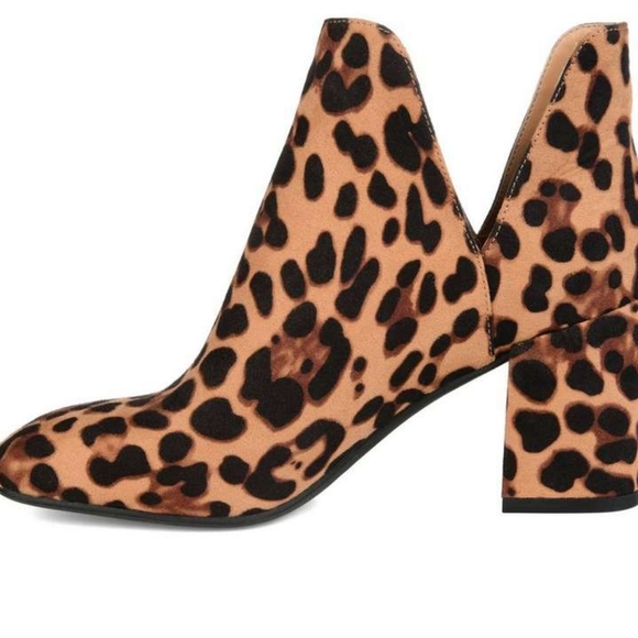 Journee Collection Women's Gwen Bootie Cheetah Multiple Sizes New With Box - Picture 2 of 6